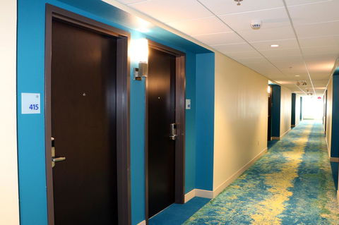 Holiday Inn Express & Suites - Hendersonville SE - Flat Rock - LBG 5