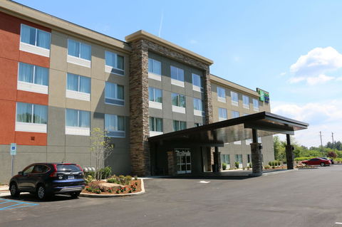 Holiday Inn Express & Suites - Hendersonville SE - Flat Rock - LBG 17