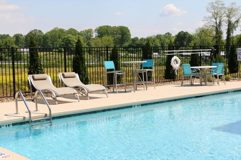 Holiday Inn Express & Suites - Hendersonville SE - Flat Rock - LBG 13