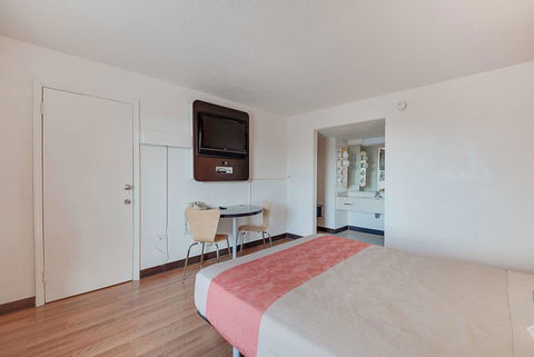 Motel 6 - High Point - LBG 24