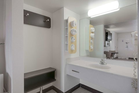 Motel 6 - High Point - LBG 16