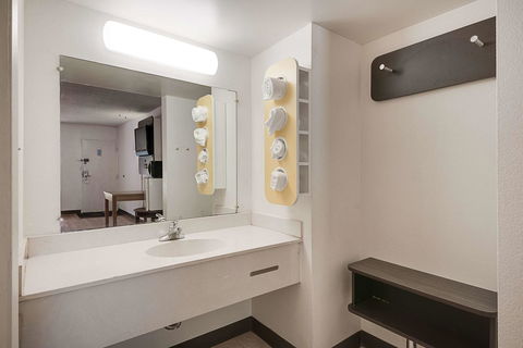 Motel 6 - High Point - LBG 13