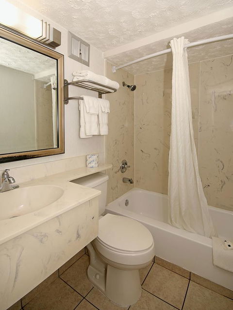 The Townhouse Inn - LBG 6