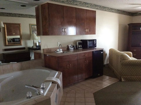 American Inn & Suites - High Point - LBG 10