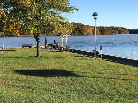 Wayne's Place - 3 Bedroom Ranch - LBG 2