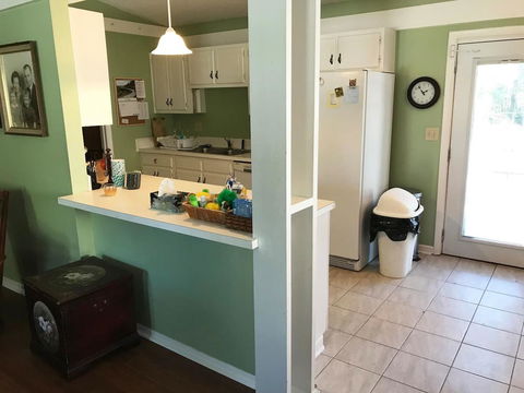 Wayne's Place - 3 Bedroom Ranch - LBG 7