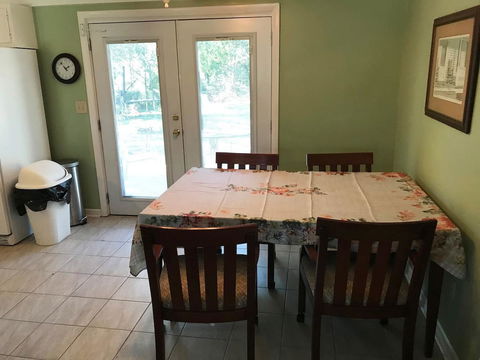 Wayne's Place - 3 Bedroom Ranch - LBG 5