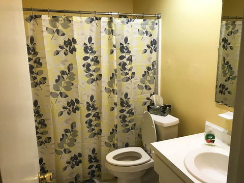 Wayne's Place - 3 Bedroom Ranch - LBG 16