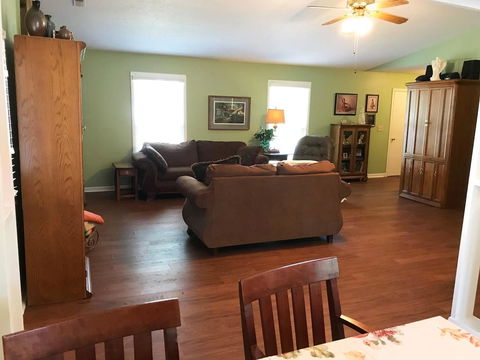 Wayne's Place - 3 Bedroom Ranch - LBG 15