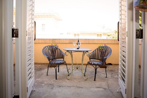 JH Adams Inn - LBG 15