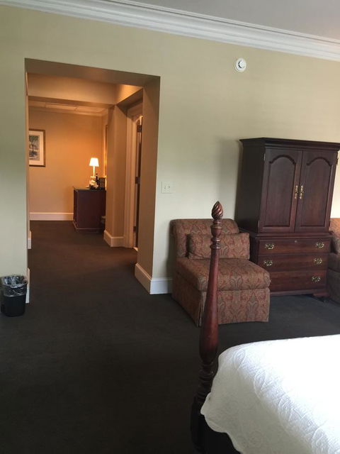 JH Adams Inn - LBG 33