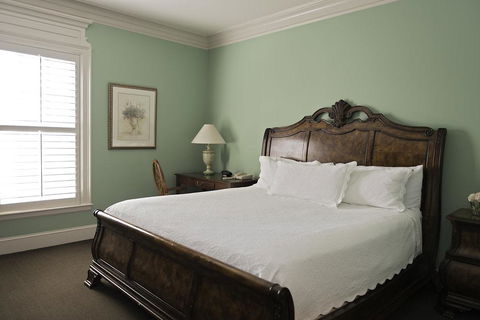 JH Adams Inn - LBG 29