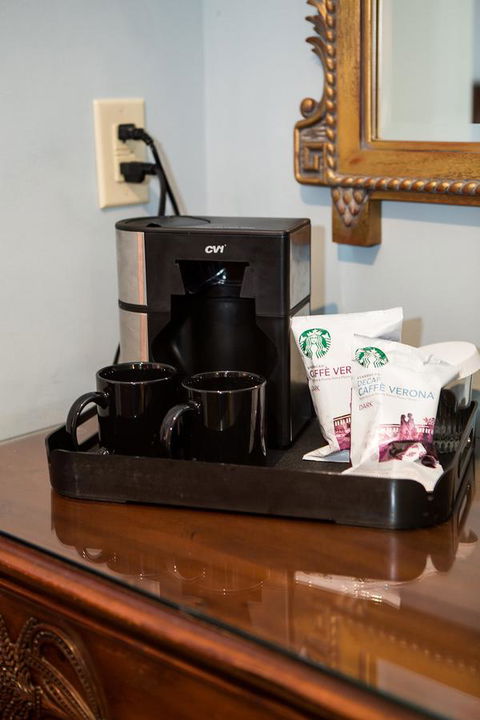 JH Adams Inn - LBG 9