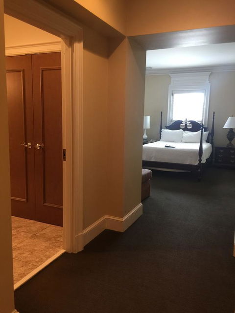 JH Adams Inn - LBG 4