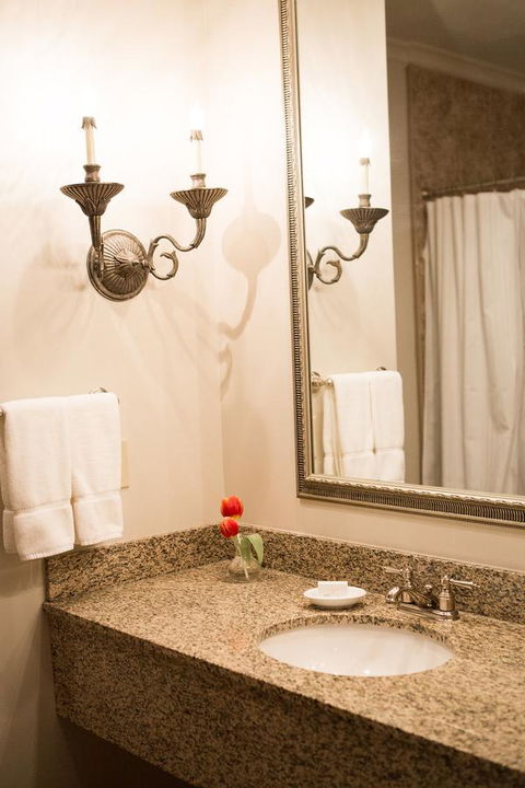 JH Adams Inn - LBG 10