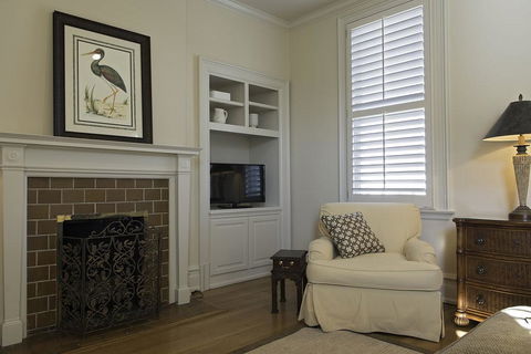 JH Adams Inn - LBG 26