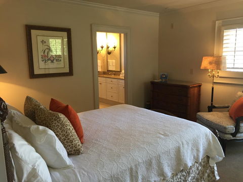 JH Adams Inn - LBG 32