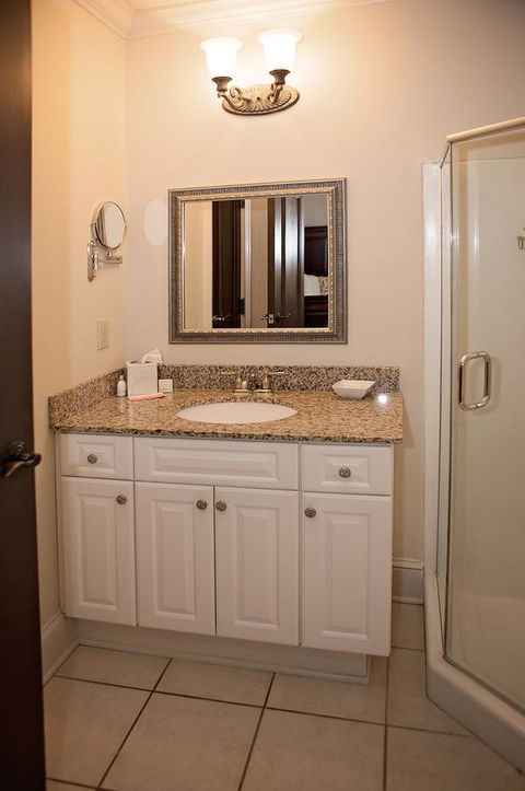 JH Adams Inn - LBG 19