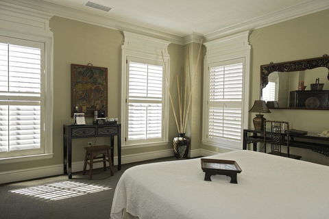 JH Adams Inn - LBG 36