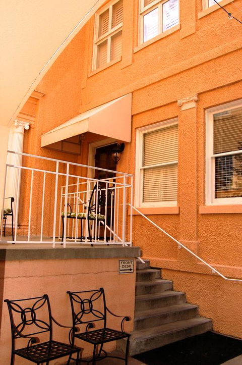 JH Adams Inn - LBG 41