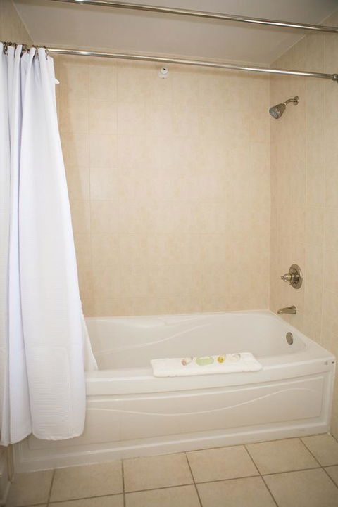 JH Adams Inn - LBG 14