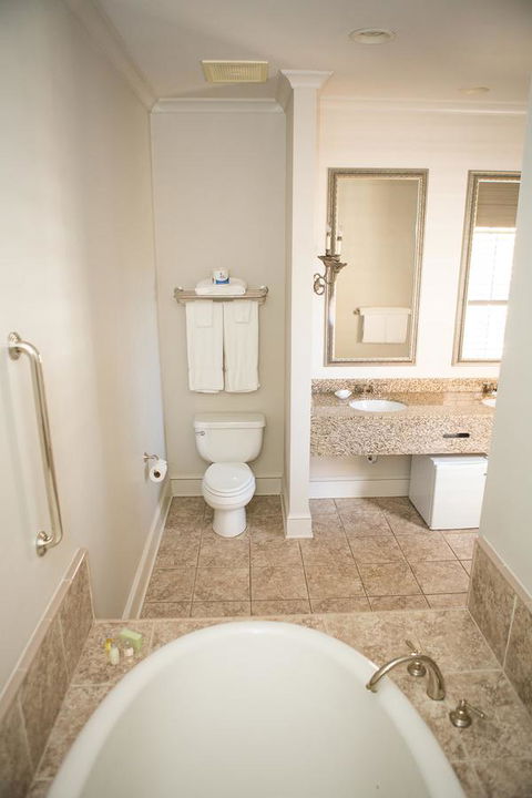 JH Adams Inn - LBG 13