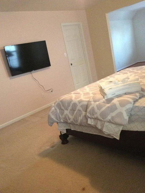 Classy, Cozy Close To Everything ... - LBG 11