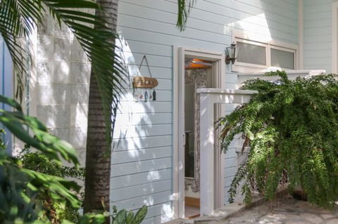 Kailua Beach Studio - Tiki Room - LBG 15