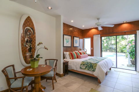 Kailua Beach Studio - Tiki Room - LBG 0