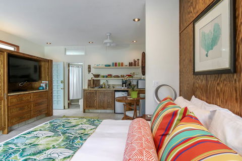 Kailua Beach Studio - Tiki Room - LBG 4