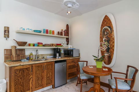 Kailua Beach Studio - Tiki Room - LBG 8