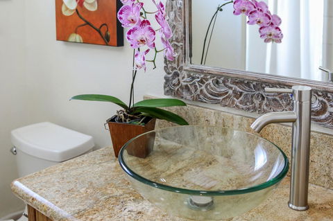 Kailua Beach Studio - Tiki Room - LBG 13