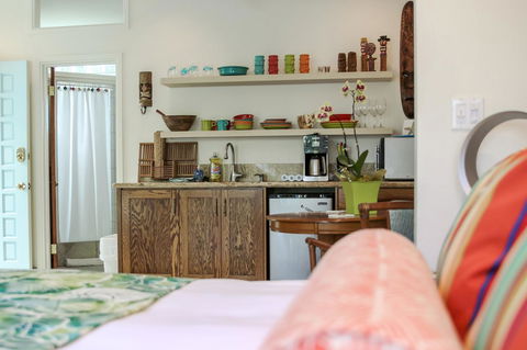 Kailua Beach Studio - Tiki Room - LBG 7