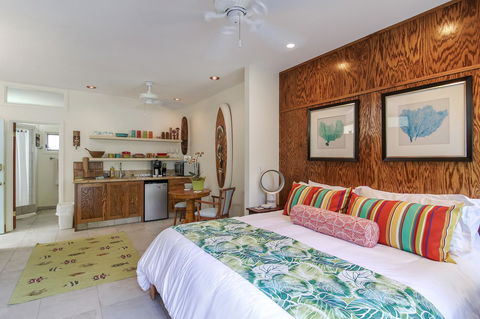 Kailua Beach Studio - Tiki Room - LBG 1