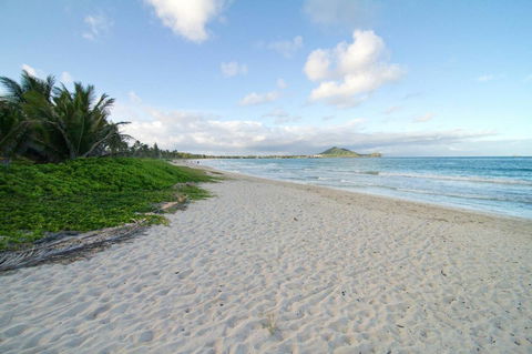 Kailua Beach Studio - Tiki Room - LBG 20