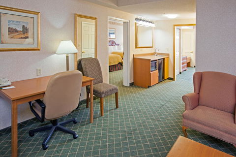Country Inn & Suites By Radisson, Findlay, OH - LBG 23