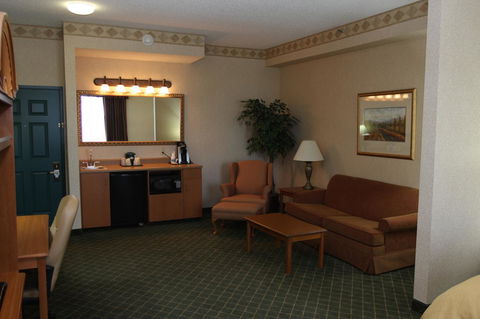 Country Inn & Suites By Radisson, Findlay, OH - LBG 25