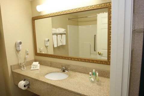 Country Inn & Suites By Radisson, Findlay, OH - LBG 15