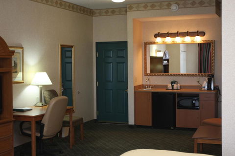 Country Inn & Suites By Radisson, Findlay, OH - LBG 26