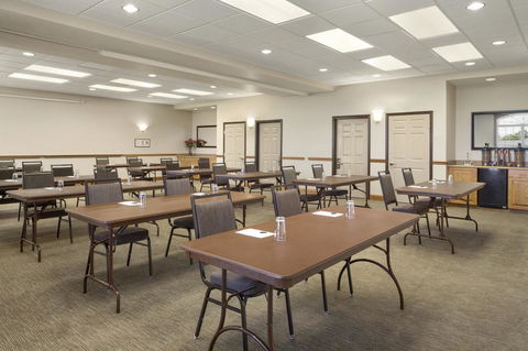 Country Inn & Suites By Radisson, Findlay, OH - LBG 4