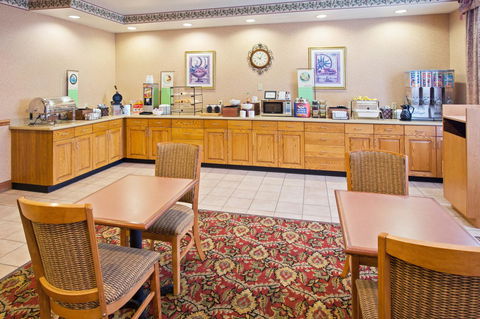 Country Inn & Suites By Radisson, Findlay, OH - LBG 37