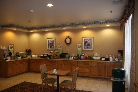 Country Inn & Suites By Radisson, Findlay, OH - LBG 35