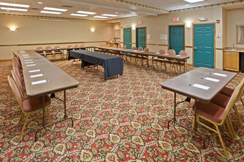 Country Inn & Suites By Radisson, Findlay, OH - LBG 36