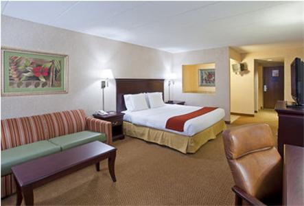 Baymont Inn & Suites By Wyndham Findlay - LBG 4