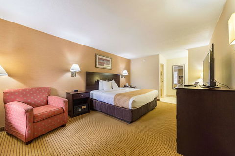 Quality Inn Media - LBG 1