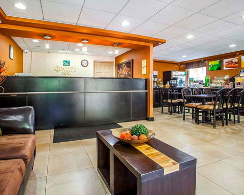 Quality Inn Media - LBG 8