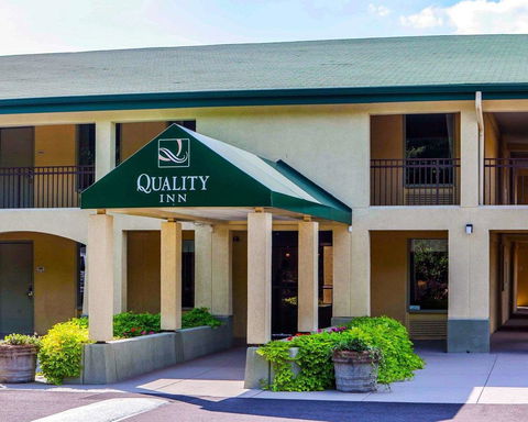 Quality Inn Media - LBG 12