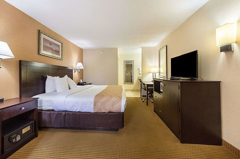 Quality Inn Media - LBG 24
