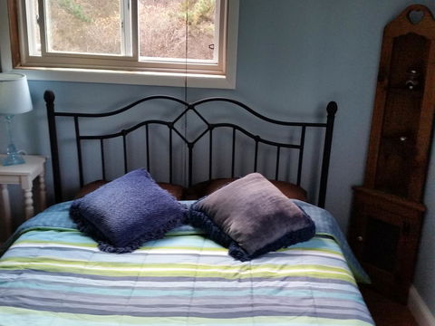 Mountaintop Lake Cottage - LBG 19