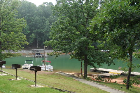 Carolina Landing Camping Resort Two-Bedroom Cabin 1 - LBG 4